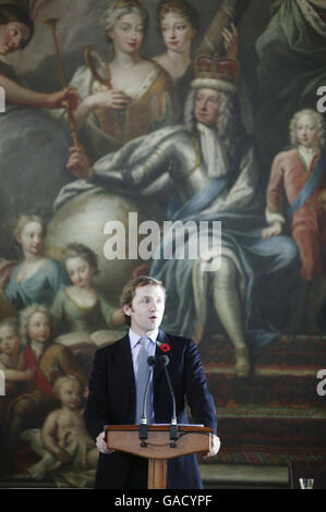 Le secrétaire d'État à la Culture, aux médias et au Sport, James Purnell, député, parle dans la salle Painted Hall du Old Naval College, Greenwich, lors du lancement de Heritage Counts 2007. Banque D'Images