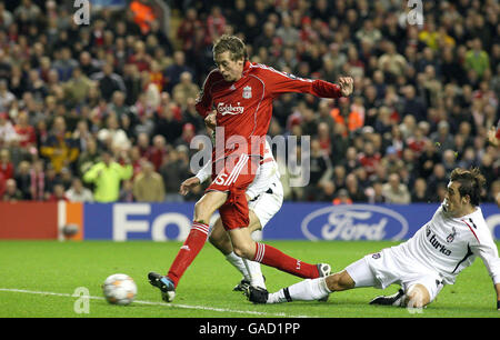 Football - UEFA Champions League - Liverpool v Besiktas - Anfield.Peter Crouch de Liverpool a obtenu des scores lors du match de la Ligue des champions de l'UEFA à Anfield, Liverpool. Banque D'Images