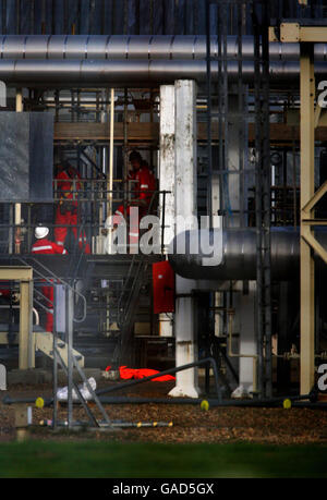 Travailleurs au terminal de gaz de Bacton, à Bacton, dans le nord du Norfolk. Banque D'Images