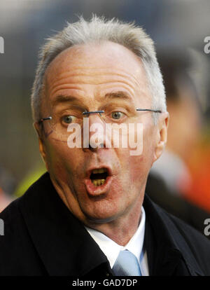 Sven Goran Eriksson, entraîneur de Manchester City, lors du match de la Barclays Premier League au parc de Fratton, Portsmouth. Banque D'Images