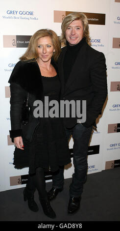 Nicky Clarke (à droite) et Kelly Hoppen arrivent à la vodka Grey Goose et à la fête de lancement VIP de la Fondation Elton John AIDS, One Piazza, Covent Garden, Londres. Banque D'Images