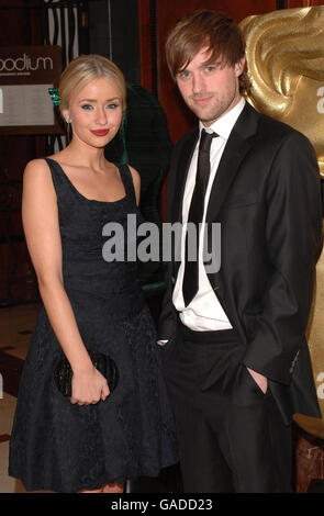 Jonas Armstrong et Sammy Winward arrivent pour le British Academy Children's Awards, au London Hilton, dans le centre de Londres. Banque D'Images