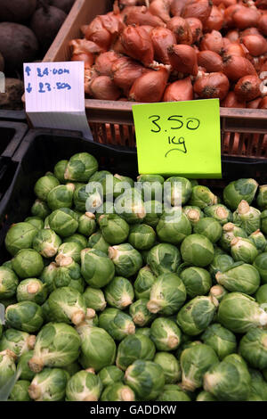 Photo générique d'un stand de fruits et légumes sur un marché agricole de Richmond, Surry. APPUYEZ SUR ASSOCIATION photo. Date de la photo: Samedi 24 novembre 2007. Le crédit photo devrait se lire: Steve Parsons/PA Wire Banque D'Images