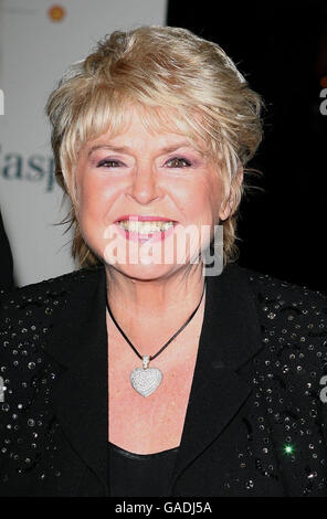 Gloria Hunniford arrive pour la femme du futur au Marriott Hotel, Grosvenor Square, Londres. Banque D'Images