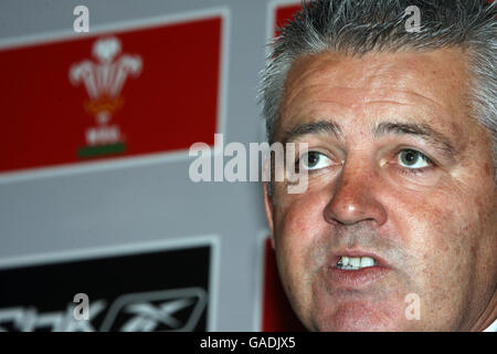 Warren Gatland est dévoilé en tant que nouvel entraîneur de rugby gallois lors d'une conférence de presse au Millennium Stadium, Cardiff. Banque D'Images