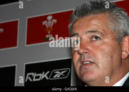 Warren Gatland est dévoilé en tant que nouvel entraîneur de rugby gallois lors d'une conférence de presse au Millennium Stadium, Cardiff. Banque D'Images