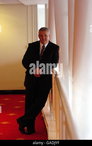 Warren Gatland est dévoilé en tant que nouvel entraîneur de rugby gallois lors d'une conférence de presse au Millennium Stadium, Cardiff. Banque D'Images