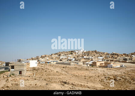 Une vue sur le petit village berbère, Tamezret en Tunisie. Banque D'Images