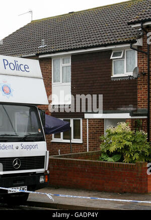 Enquête de Peter Tobin.La police demeure à l'ancienne maison de Peter Tobin à Margate, dans le Kent, où deux corps ont été découverts la semaine dernière. Banque D'Images