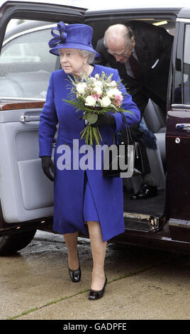 La Reine et le duc de l'aéroport d'Heathrow partent pour Malte pour leur anniversaire de mariage de diamants. Banque D'Images