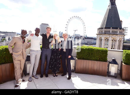 (De gauche à droite) Yule Masiteng, Djimon Hounsou, Alexander Skarsgard, Margot Robbie et Christoph Waltz pendant le photocall promouvoir le nouveau film, La Légende de Tarzan, au Corinthia Hotel, Londres. Banque D'Images