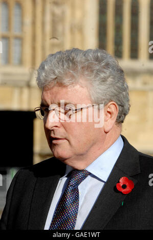 Le secrétaire à la Défense des Browne devant les chambres du Parlement le jour de l'ouverture du Parlement à Londres. Banque D'Images