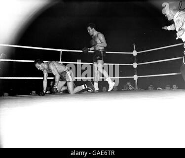 Boxe - Empire britannique Heavyweight Championship - Brian London v Henry Cooper Banque D'Images