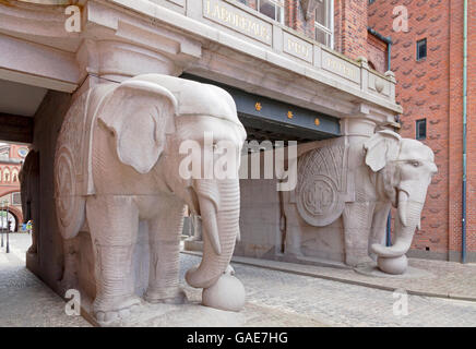 Elefantporten, l'éléphant porte est l'entrée du côté de la vieille Valby Brasserie Carlsberg salon à Copenhague, Danemark. Banque D'Images