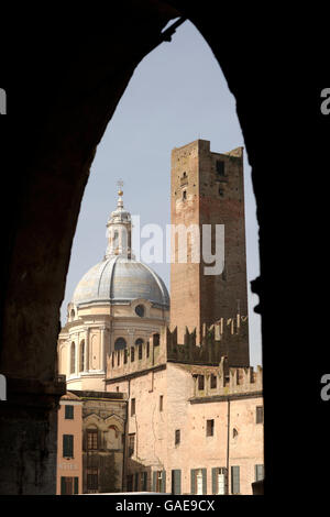 Eglise de Sant'Andrea de Mantoue, le Palais des Doges ou Mantoue, Lombardie, Italie, Europe Banque D'Images