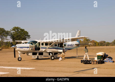 Vol vers Sefofane Kalamu Tented Camp, South Luangwa National Park, Zambie, Afrique Banque D'Images