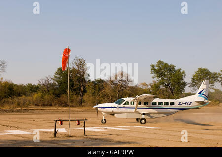 Vol vers Sefofane Kalamu Tented Camp, South Luangwa National Park, Zambie, Afrique Banque D'Images