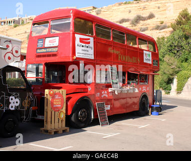 Port Adriano Street Food Festival - London Red Bus - Action Rolling foodtruck - Port Adriano Marina, El Toro, Calvia Banque D'Images