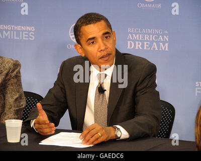 Barack Obama, président DES ÉTATS-UNIS, s’exprime avec espoir auprès des femmes à des Moines, dans l’Iowa. Banque D'Images