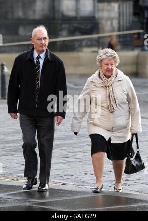 Hector McInnes et Catherine McInnes arrivent pour le début de l'affaire NAT Fraser à la Cour d'appel d'Édimbourg. Banque D'Images