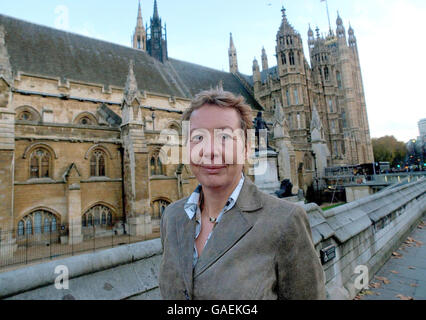 Le chef de police de Cambridgeshire Julie Spence quitte le Palais de Westminster, à Londres, après une rencontre avec le secrétaire à l'intérieur, Jacqui Smith, où elle a exposé ses préoccupations au sujet de l'immigration rapide. Banque D'Images