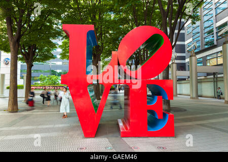 L'amour de Robert Indiana sculpture à Tokyo, Japon. Banque D'Images