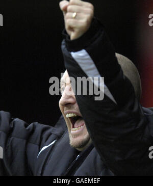 Ian Holloway, directeur de New Leicester City, célèbre son but lors du match de championnat de la Coca-Cola football League à Ashton Gate, Bristol. Banque D'Images