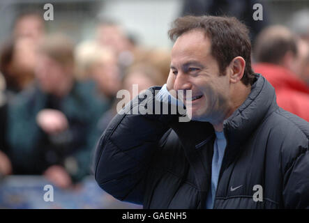 L'acteur Jason Issacs arrive pour la première au Royaume-Uni de Wonder Emporium de M. Magorium au cinéma Empire de Leicester Square, Londres. Banque D'Images