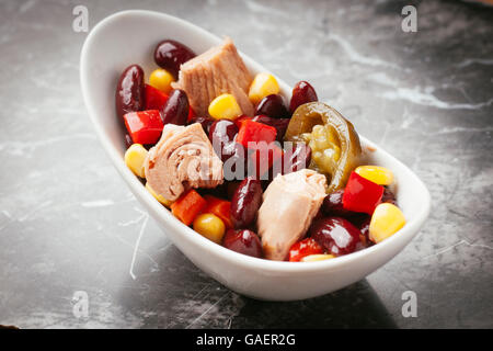 Frais et délicieux de style mexicaine salade de thon épicé Banque D'Images