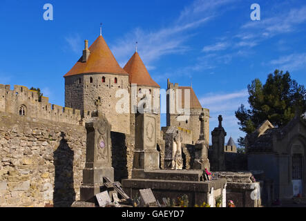 Citer von Carcassonne - Château de Carcassonne et cemetary dans le sud de la France Banque D'Images