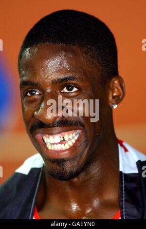 Les Dwain Chambers de Grande-Bretagne sourient après avoir gagné l'or Et un nouveau record de championnat dans le 100m masculin Finale Banque D'Images