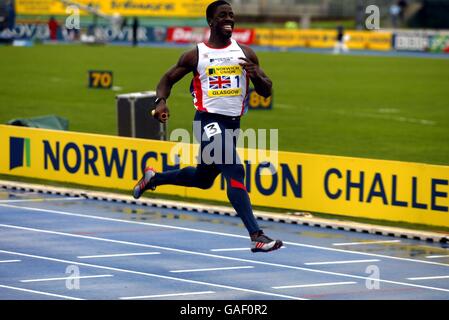 Athlétisme - Norwich Union Challenge - Grande-Bretagne / Russie / Etats-Unis - 4x100 mètres hommes.Les Dwain Chambers en action en Grande-Bretagne Banque D'Images