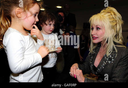 Dolly Parton lance un programme d'alphabétisation - Rotherham Banque D'Images