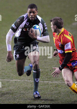 L'Armitage irlandais de Londres Delon fait une pause lors du match de la Heineken Cup au Madejski Stadium, Reading. Banque D'Images