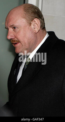 Brian Barwick, directeur général de la FA, quitte le siège social de la FA, Soho Square, Londres. Banque D'Images