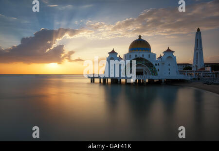 Détroit de Malacca mosquée (masjid Selat Melaka) Banque D'Images