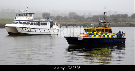 La scène sur la rivière Clyde à Clydebuk où une recherche majeure a repris aujourd'hui, après le remorqueur de bateau a chaviré dans le brouillard épais. Banque D'Images