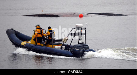 La scène sur la rivière Clyde, près de l'endroit où le bateau à remorqueurs « The Flying Phantom » a chaviré mercredi soir. Banque D'Images