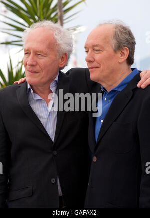 Administration Jean-Pierre Dardenne et Luc Dardenne à l'Inconnu Girl (La Fille Inconnue) appel photo film à la 69ème Festival du Film de Cannes Banque D'Images