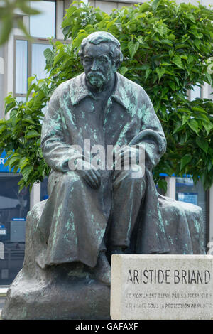 France, Normandie, Ouistreham, Aristide Briand statue Banque D'Images