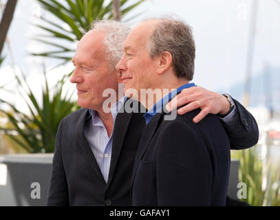 Administration Jean-Pierre Dardenne et Luc Dardenne à l'Inconnu Girl (La Fille Inconnue) appel photo film à la 69ème Festival du Film de Cannes Banque D'Images