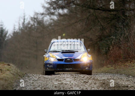 Mark Van Eldik de Hollande dans son indépendant Subaru Impreza WRC dans le pays de Galles Rally GB. Banque D'Images