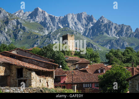 L'Espagne, Cantabria, Picos de Europa, Montgrovejo village Banque D'Images