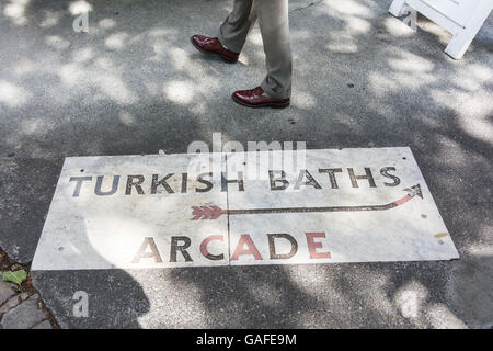 Bains turcs Arcade Chaussées signe sur Southampton Row à Londres, Royaume-Uni Banque D'Images