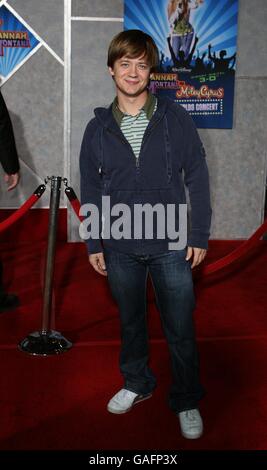 Jason Earles arrive à la première pour le nouveau film Hannah Montana et Miley Cyrus:Best of Two Worlds concert au El Capitan Theatre, Los Angeles. Banque D'Images