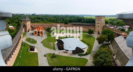 Cour du château de Lubart à Loutsk à partir de la tour-porte, Lutsk, Ukraine Banque D'Images