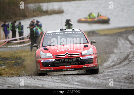 Sébastien Loeb de France dans le Citroën C4 WRC à Walters Arena sur la Rheola Special Stage of the Wales Rally GB pendant le Championnat du monde de rallye FIA. Banque D'Images