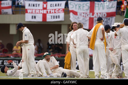 Cricket - troisième test - deuxième jour - Sri Lanka / Angleterre - Stade international de Galle - Galle.L'Angleterre se détend lors du troisième match d'essai au stade international de Galle, à Galle. Banque D'Images