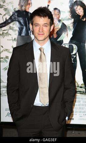 Adam Rothenberg assiste à la première du nouveau film Mad Money au Mann Village Theatre de Westwood Village, Los Angeles. Banque D'Images