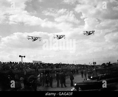 Un vol de Mark II Supermarine Southampton Flying Boats au départ de RAF Calshot à la course de RAF à Hendon. Banque D'Images